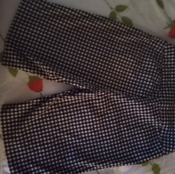 Checker board patterned Zac & Rachel Shorts - Picture 2 of 4